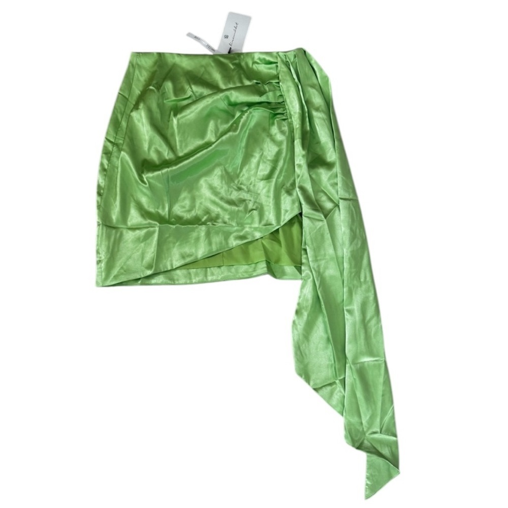 🌼Line and dot neon green skirt
